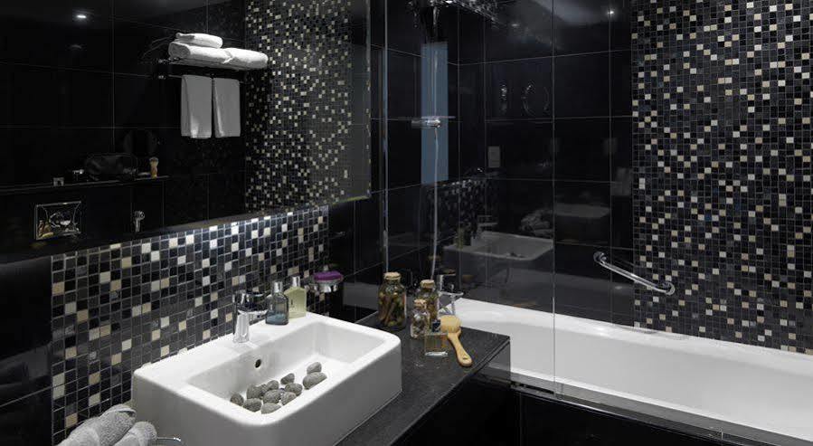 Damac Maison The Vogue Dubai Exterior photo Bathroom